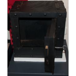 Настільний антикварний італійський сейф 1820 / 30гг з заклепками